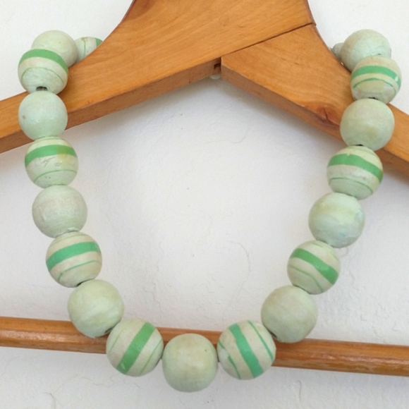 Vintage lacquer mod boho beaded necklace - Picture 4 of 4